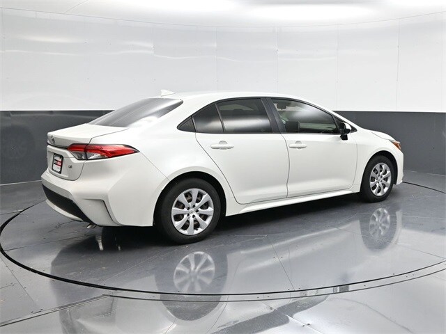 2020 Toyota Corolla LE photo 3