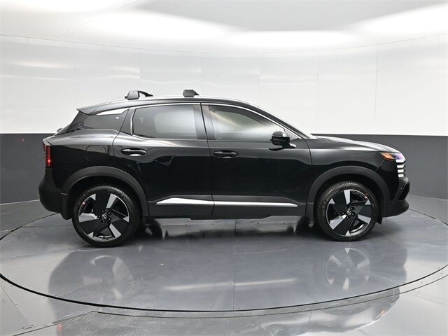 2026 Nissan Kicks SR photo 2