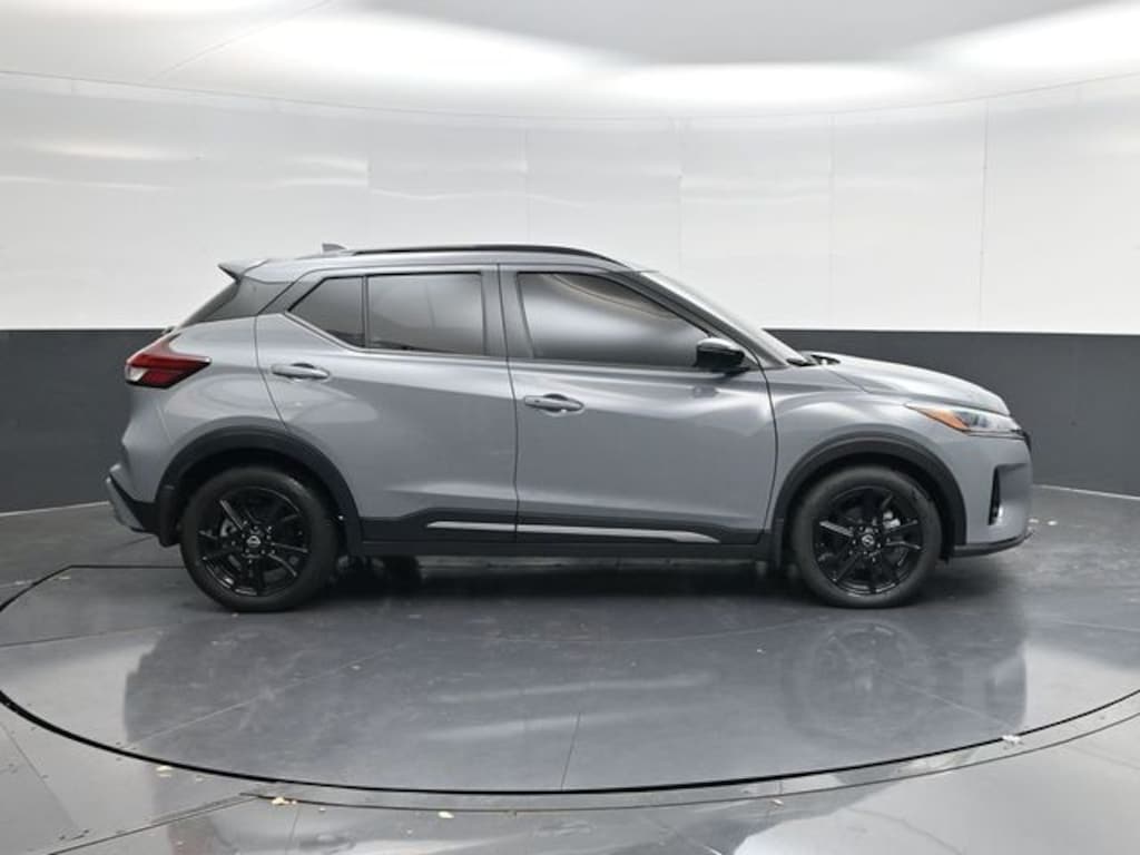Used 2023 Nissan Kicks SR SUV