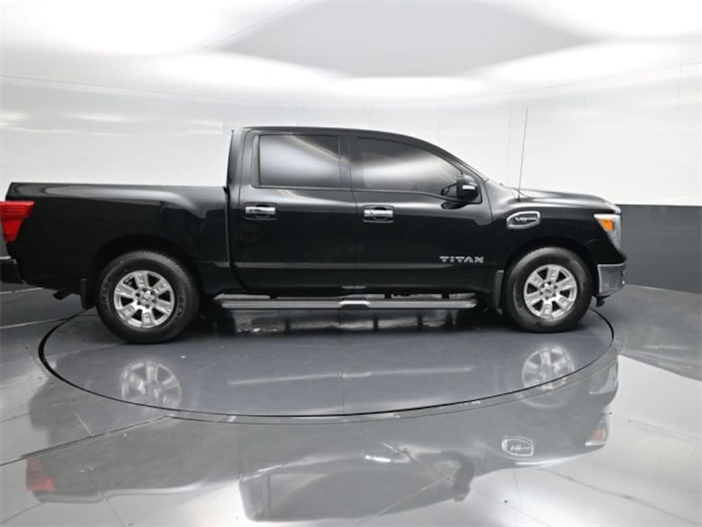 Used 2017 Nissan Titan SV Truck Crew Cab