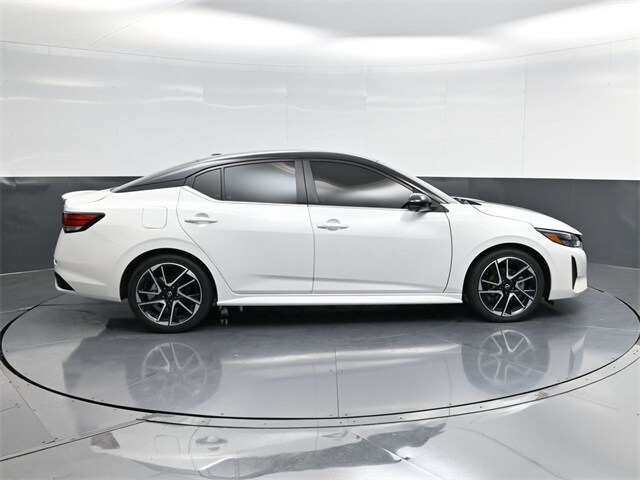 2024 Nissan Sentra SR photo 2