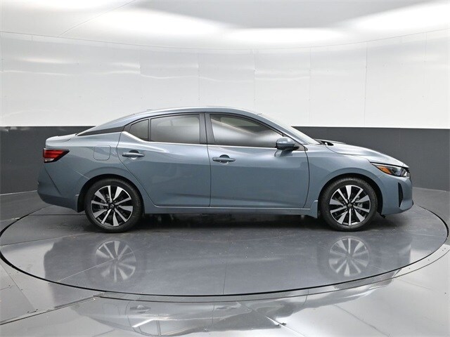 2025 Nissan Sentra SV photo 2