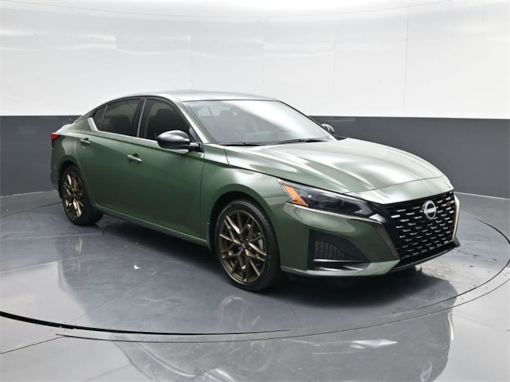 New 2025 Nissan Altima SR Sedan
