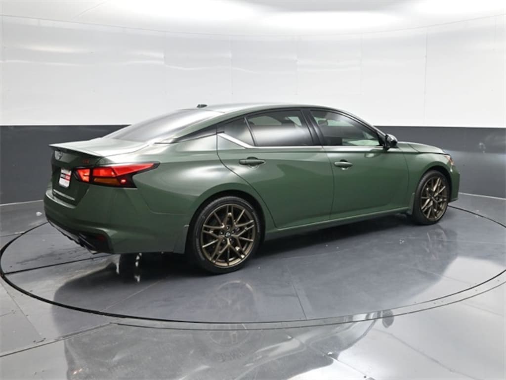 New 2025 Nissan Altima SR Sedan