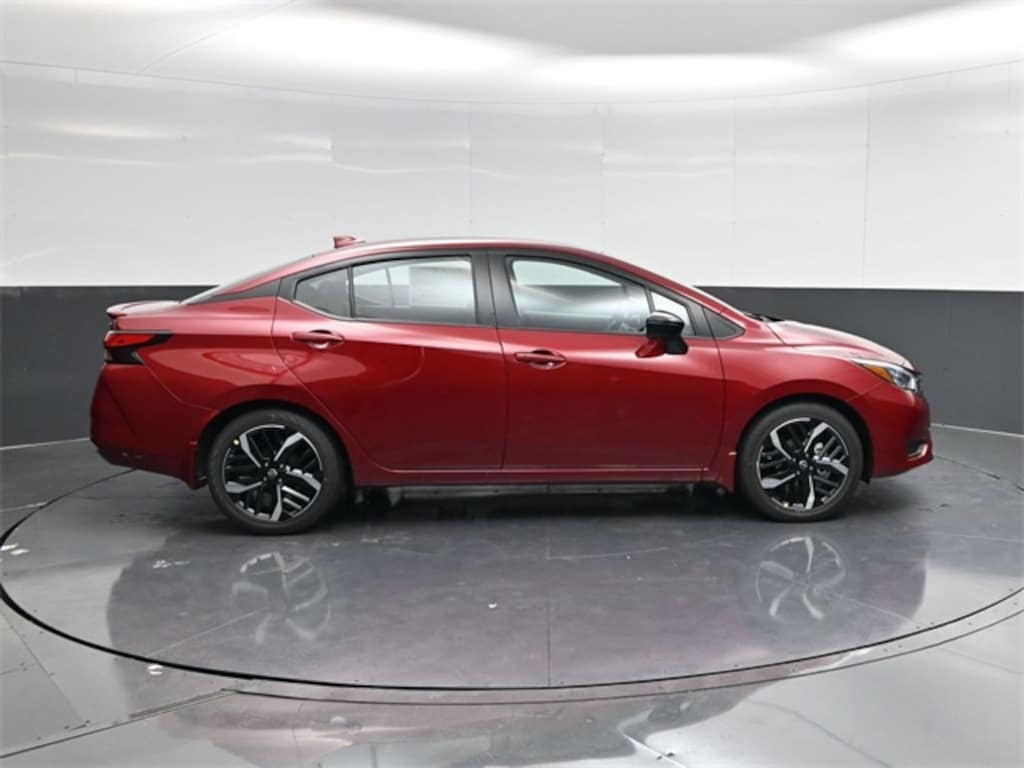 New 2025 Nissan Versa 1.6 SR Sedan