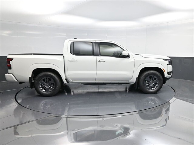 2025 Nissan Frontier SV photo 2