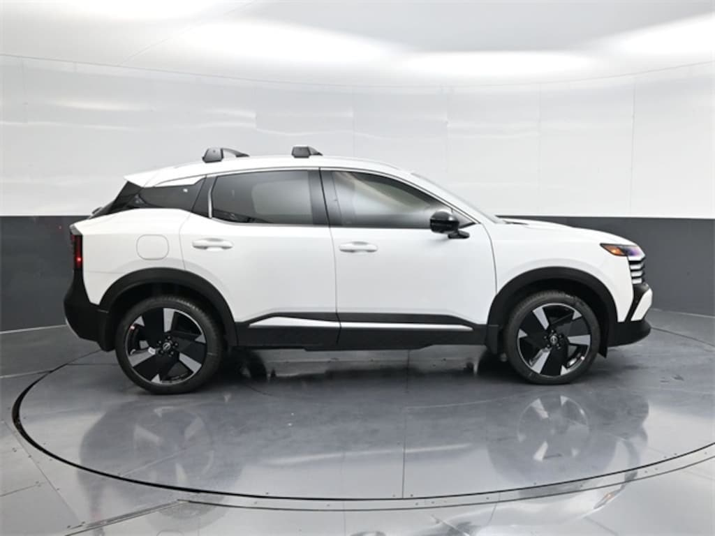 New 2026 Nissan Kicks SR SUV