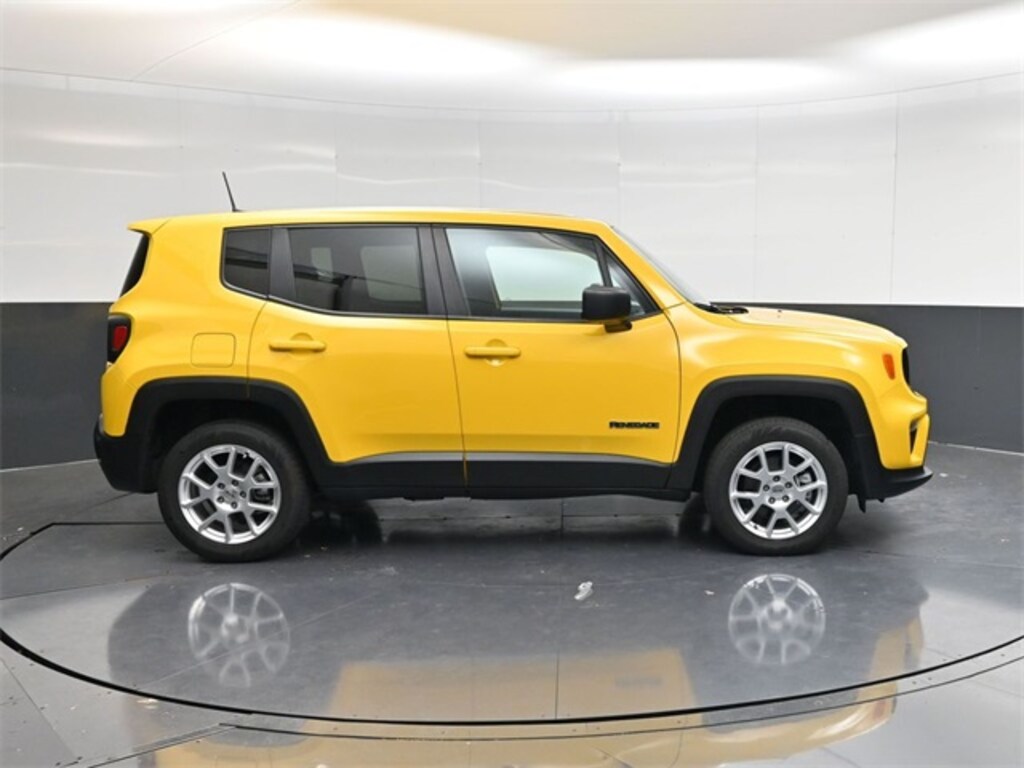 Used 2023 Jeep Renegade Latitude SUV