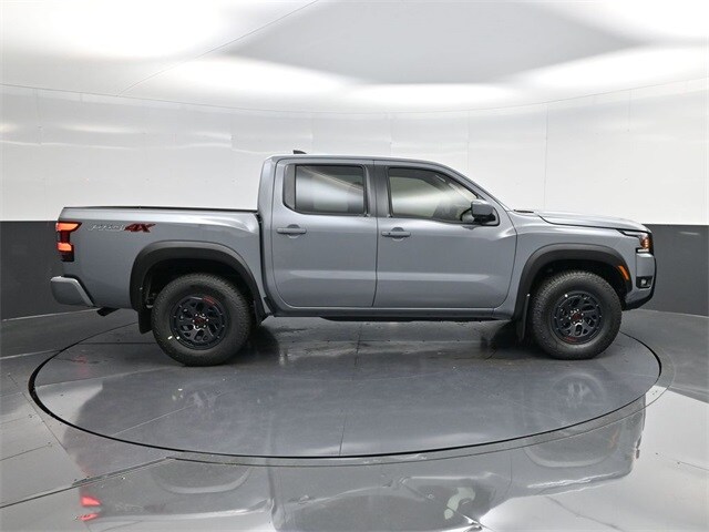2026 Nissan Frontier PRO-4X photo 2