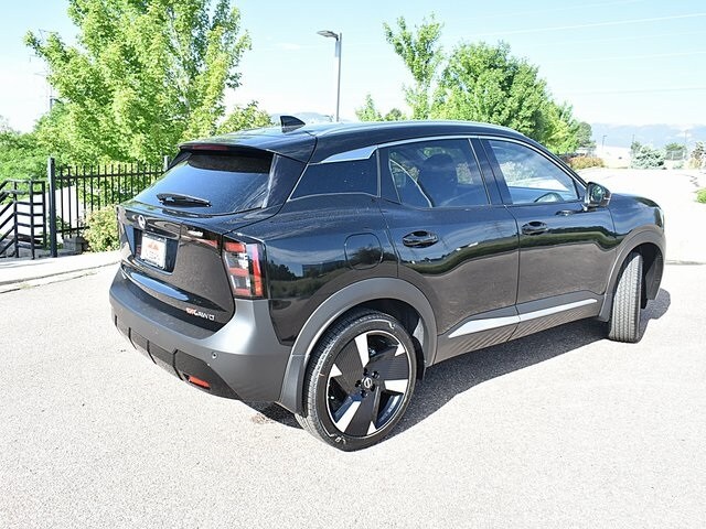 2025 Nissan Kicks SR photo 2