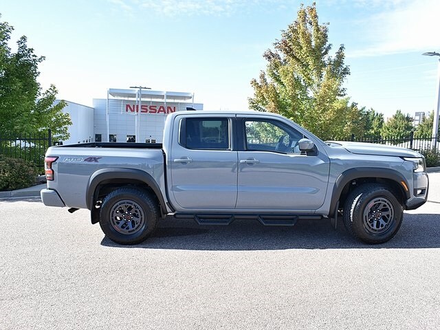 2025 Nissan Frontier PRO-4X photo 2