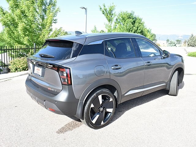 2025 Nissan Kicks SR photo 3