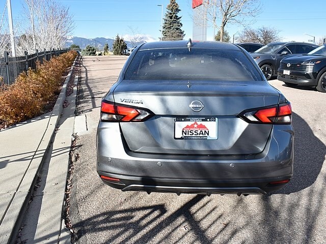 2025 Nissan Versa 1.6 SV photo 3