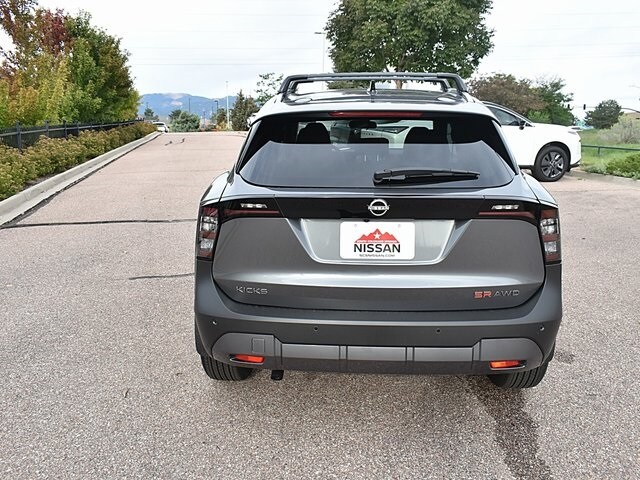 2026 Nissan Kicks SR photo 3