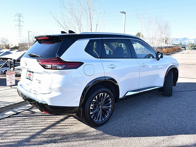 2026 Nissan Rogue Platinum photo 2