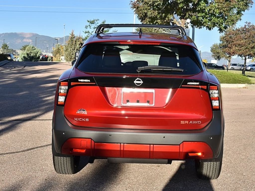 New 2026 Nissan Kicks SR SUV