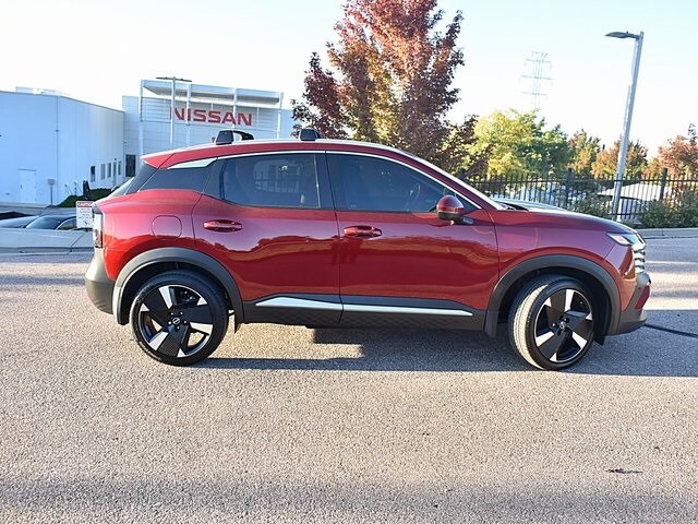 2025 Nissan Kicks SR photo 2
