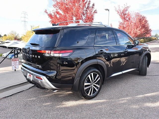 2025 Nissan Pathfinder Platinum photo 2