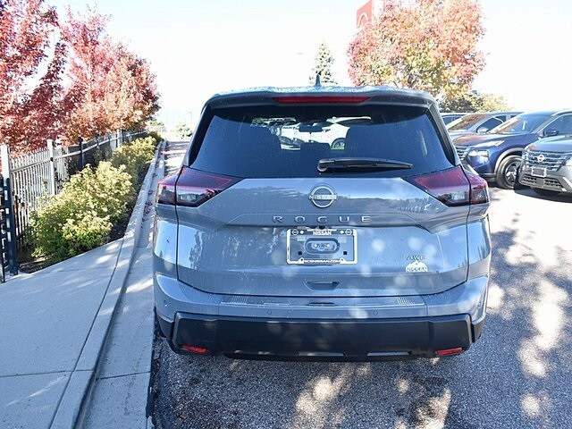 2026 Nissan Rogue SV photo 2