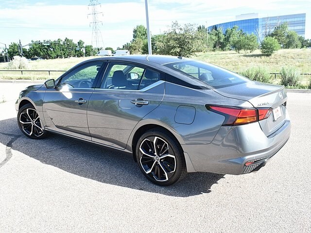 2025 Nissan Altima SR photo 4