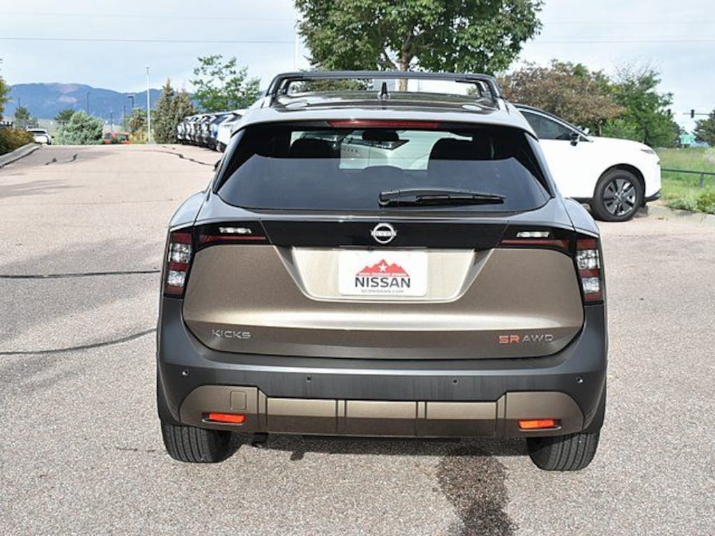 New 2026 Nissan Kicks SR SUV