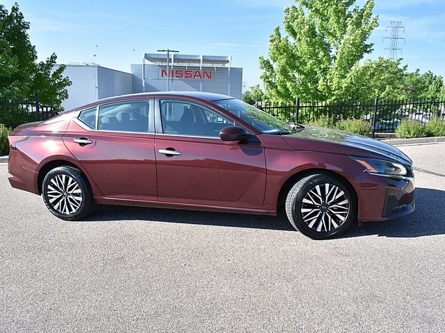 Used 2023 Nissan Altima SV with VIN 1N4BL4DW4PN305977 for sale in Colorado Springs, CO