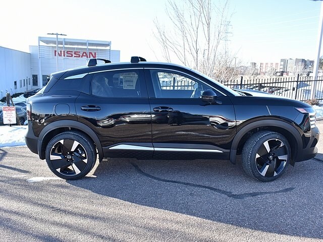 2025 Nissan Kicks SR photo 2