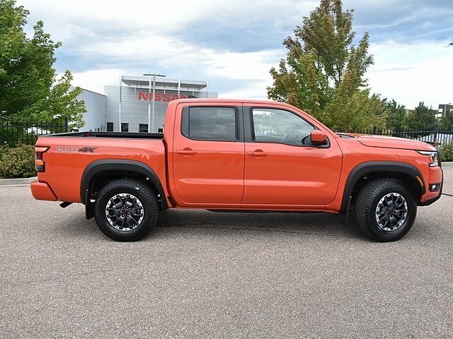 2025 Nissan Frontier PRO-4X photo 2