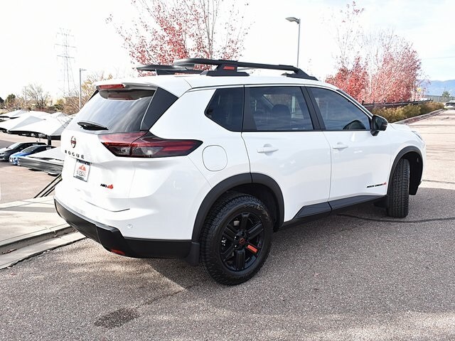 2026 Nissan Rogue SV photo 2