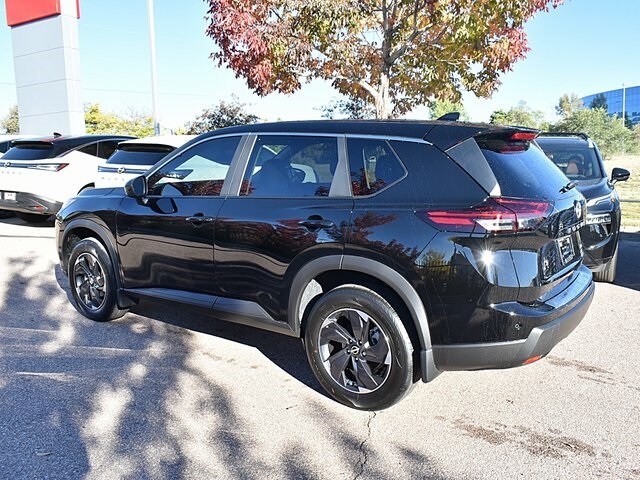 2026 Nissan Rogue SV photo 2