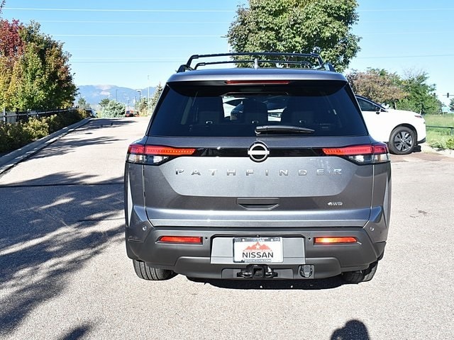 2025 Nissan Pathfinder SV photo 4