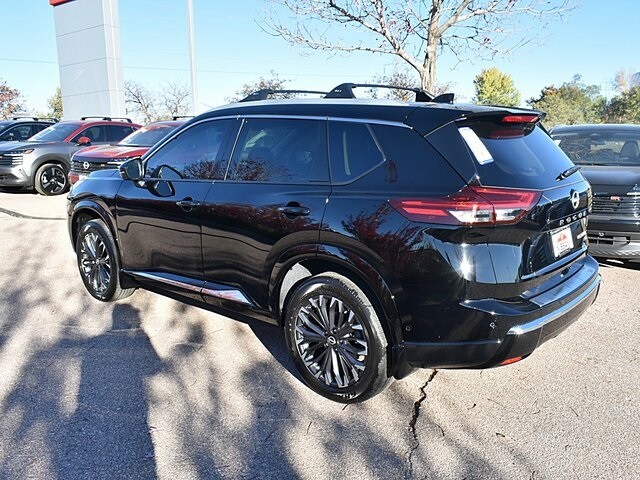 2026 Nissan Rogue Platinum photo 2