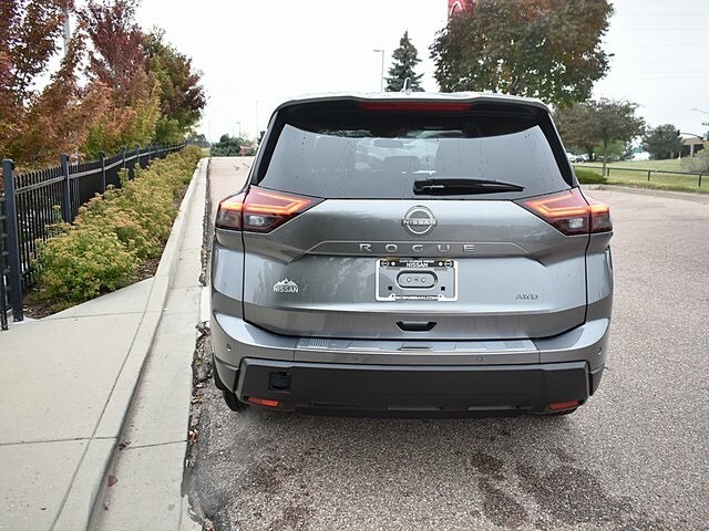 2026 Nissan Rogue SV photo 2