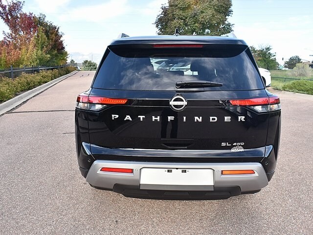 2025 Nissan Pathfinder SL photo 3