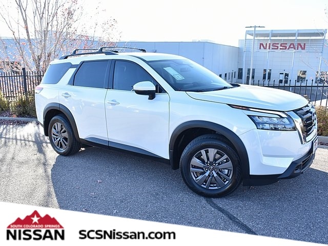 2025 Nissan Pathfinder SV's photo