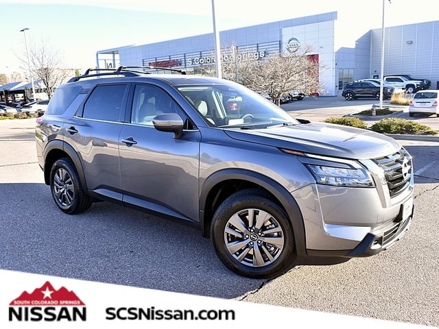 2025 Nissan Pathfinder SV's photo