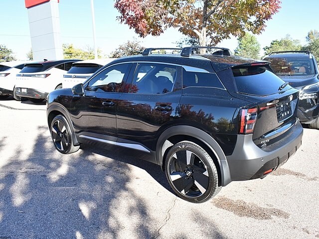 2026 Nissan Kicks SR photo 2