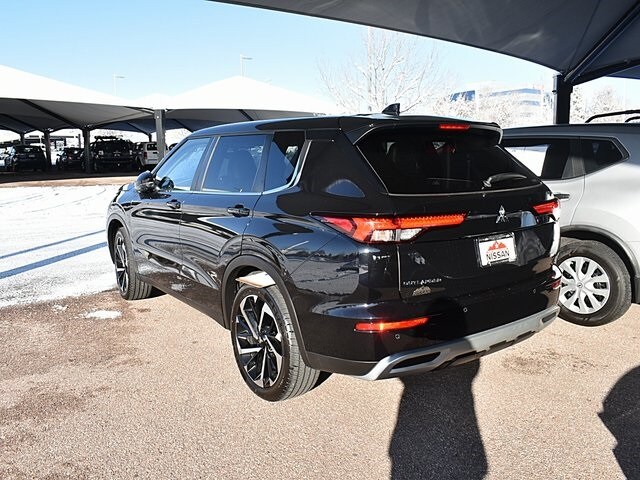 2024 Mitsubishi Outlander SE Black Edition photo 2