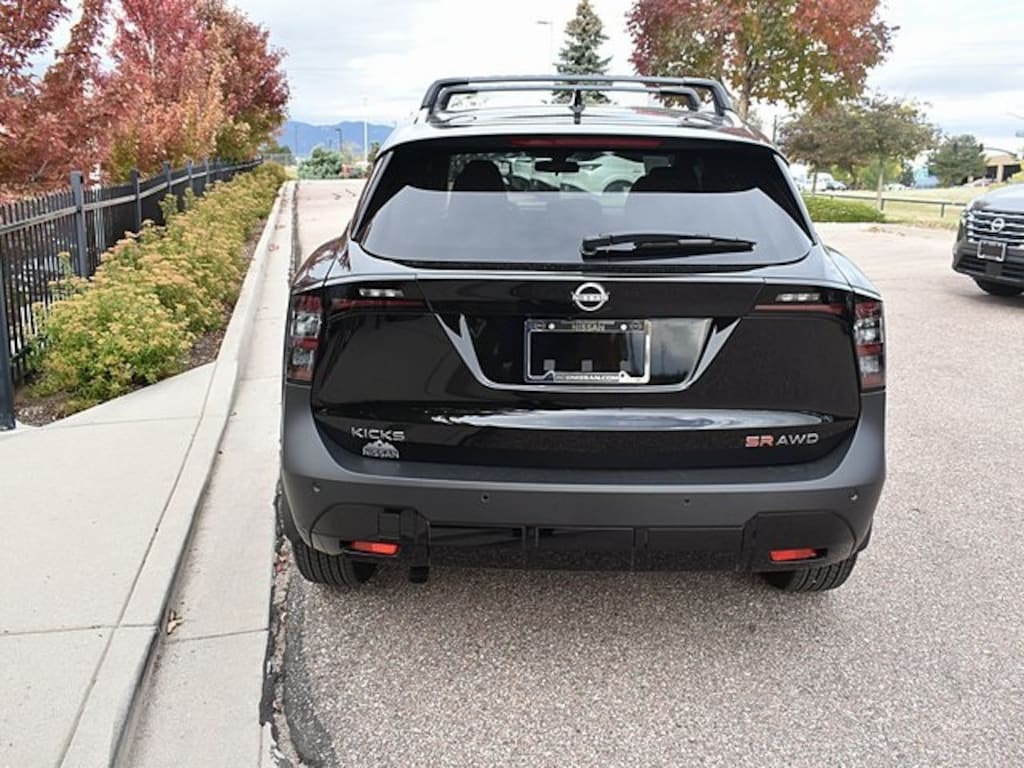 New 2026 Nissan Kicks SR SUV