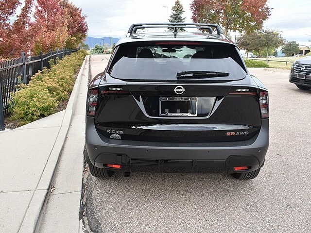 2026 Nissan Kicks SR photo 3