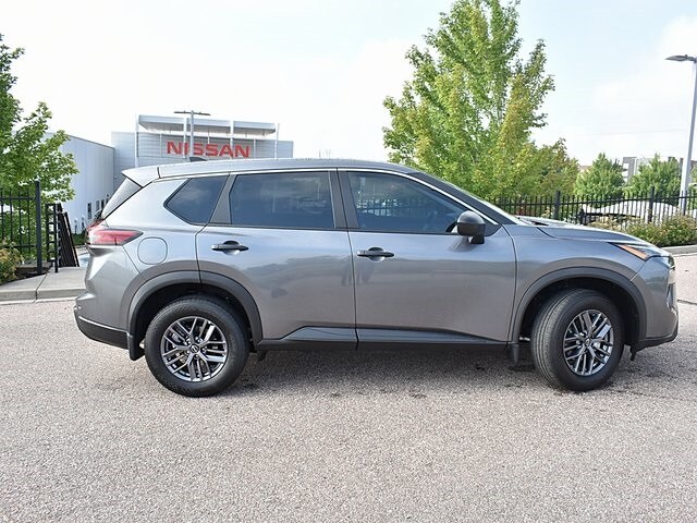 2026 Nissan Rogue S photo 2
