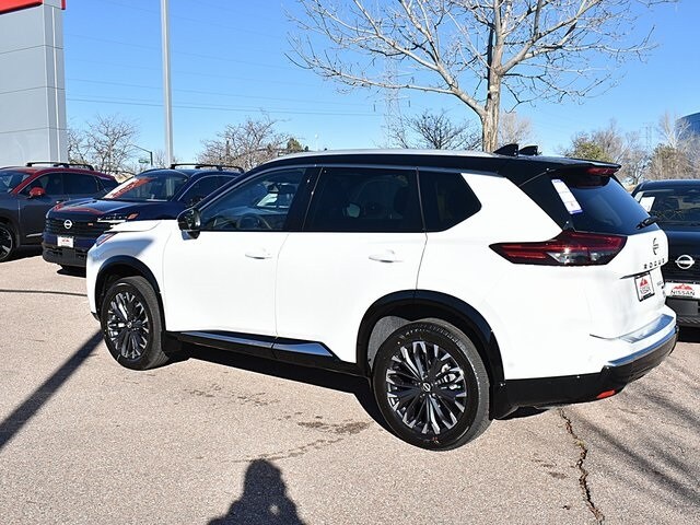 2026 Nissan Rogue Platinum photo 3