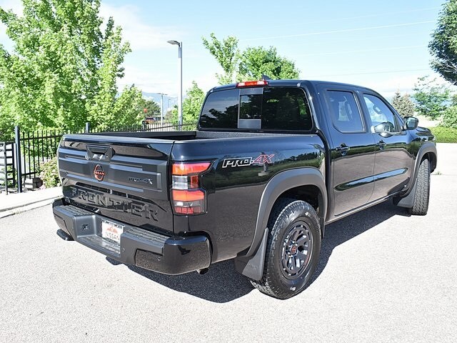 2025 Nissan Frontier PRO-4X photo 2