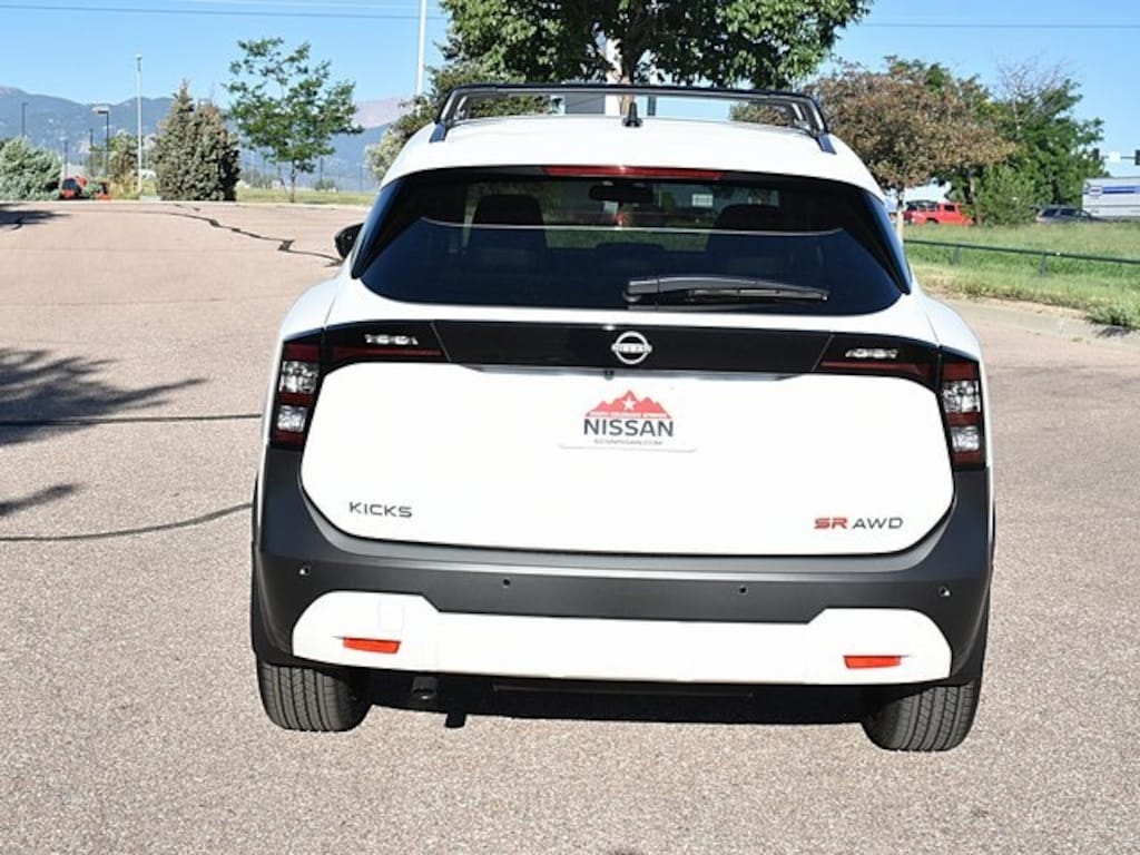 New 2026 Nissan Kicks SR SUV