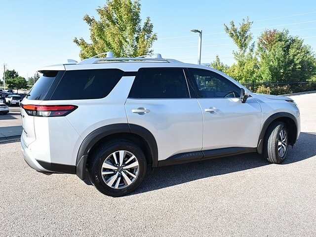 2024 Nissan Pathfinder SL photo 4