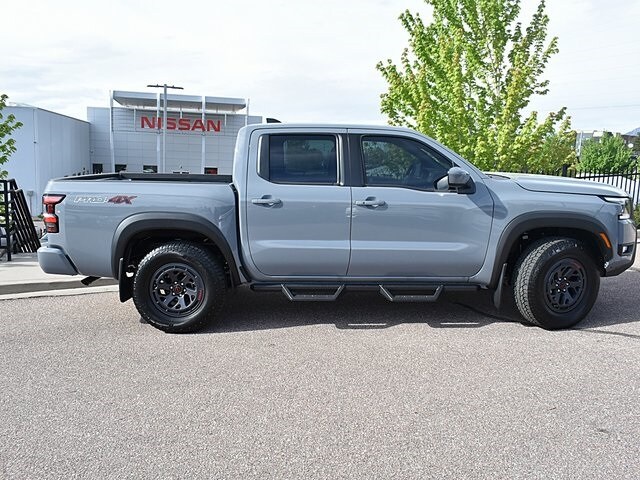 2025 Nissan Frontier PRO-4X photo 2
