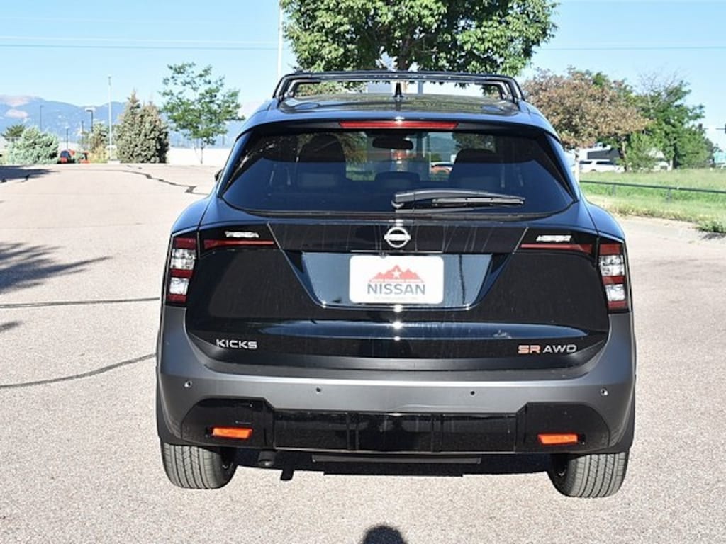 New 2026 Nissan Kicks SR SUV