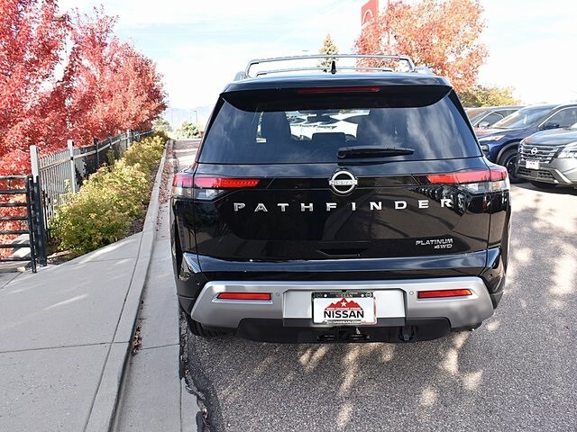 2025 Nissan Pathfinder Platinum photo 3