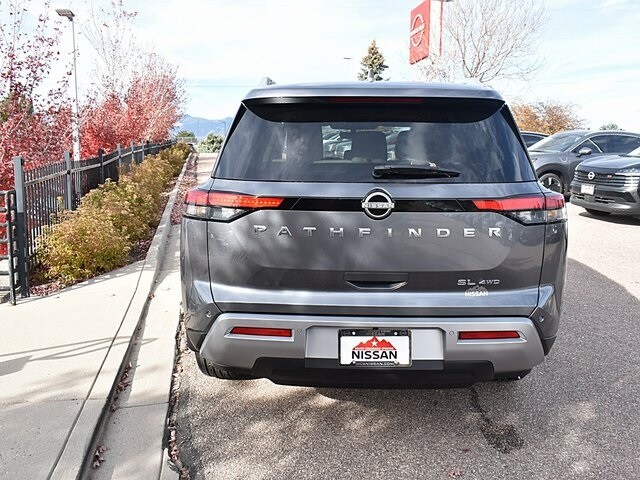 2025 Nissan Pathfinder SL photo 3