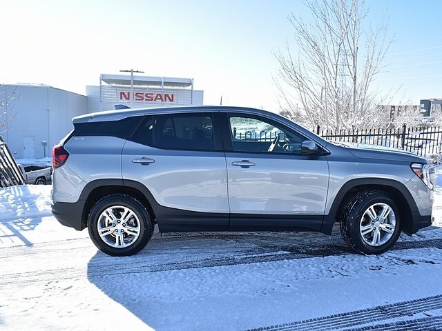 2024 Gmc Terrain SLE photo 3